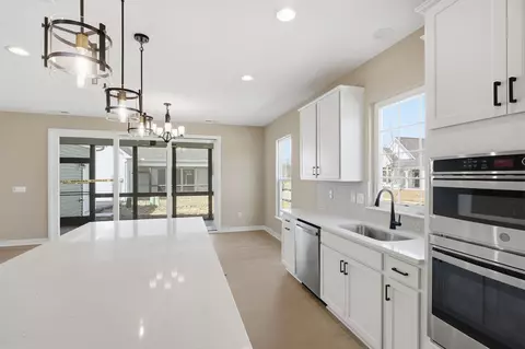 Kitchen - 4547 Corsican Loop E, Hilliard, OH 43026 photo 3 of 4