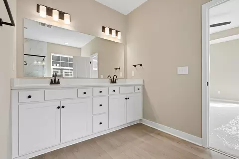Bath - 4547 Corsican Loop E, Hilliard, OH 43026 photo 3 of 5