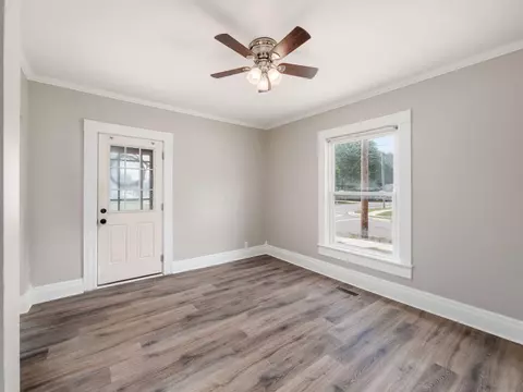 Living - 174 Barnhart St, Marion, OH 43302 photo 3 of 6