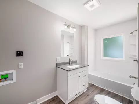 Bath - 174 Barnhart St, Marion, OH 43302 photo 1 of 2