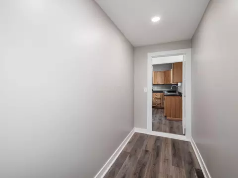 Entry Way - 174 Barnhart St, Marion, OH 43302 photo 2 of 5
