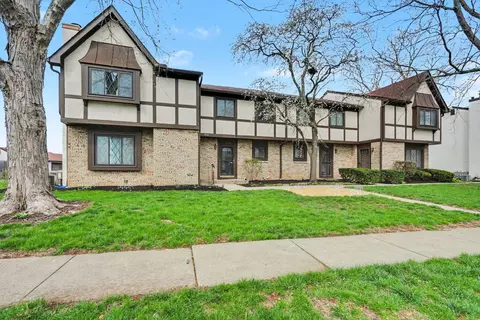 1914 Laramie Dr #26, Powell, OH 43065