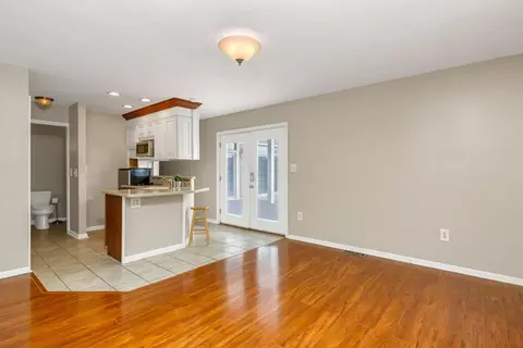 Living - 4053 Apple Valley Dr, Howard, OH 43028 photo 3 of 5