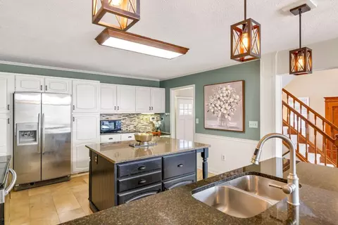 Kitchen - 4053 Apple Valley Dr, Howard, OH 43028 photo 3 of 7