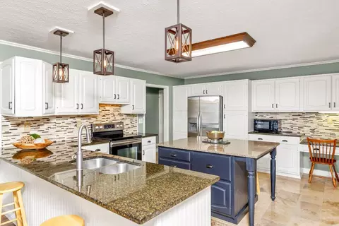 Kitchen - 4053 Apple Valley Dr, Howard, OH 43028 photo 1 of 7