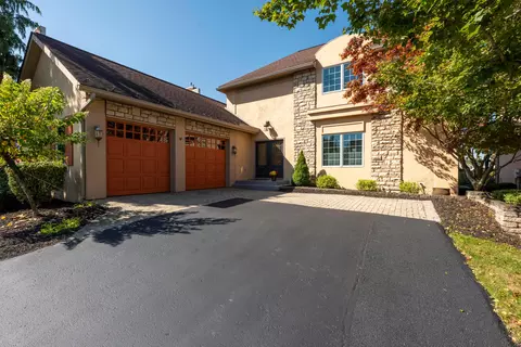 5386 Club Dr, Westerville, OH 43082