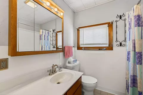 Bath - 231 Gallagher Ave, Logan, OH 43138 photo 1 of 2