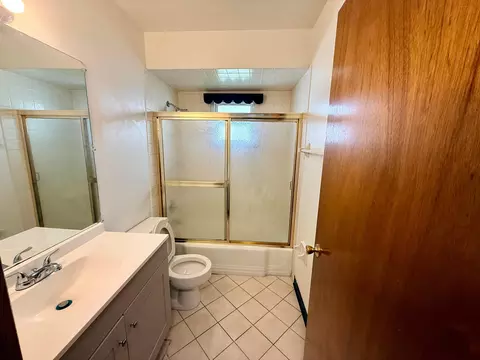 Bath - 4397 Wright Ave, Columbus, OH 43213 photo 1 of 3