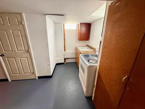 Kitchen - 4397 Wright Ave, Columbus, OH 43213 photo 2 of 2
