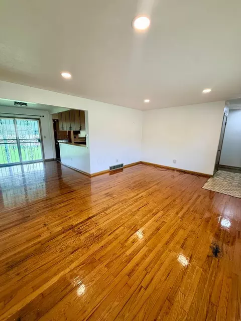 Living - 4397 Wright Ave, Columbus, OH 43213 photo 2 of 3