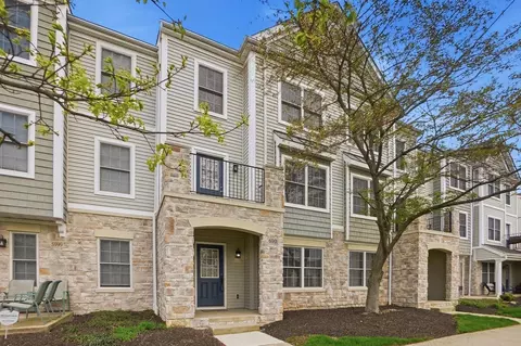 6001 Canyon Creek Dr #303, Dublin, OH 43016