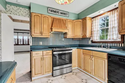 Kitchen - 23624 Parker Ct, Circleville, OH 43113 photo 2 of 3