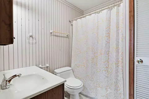 Bath - 23624 Parker Ct, Circleville, OH 43113 photo 2 of 3