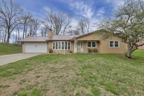 224 Brentwood Dr NE, Newark, OH 43055