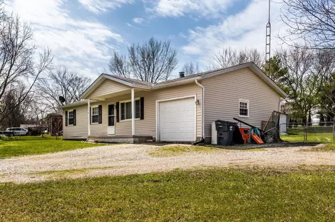 2976 Pleasant Dr NE, Lancaster, OH 43130