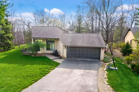 83 Forest Ridge Ct, Powell, OH 43065