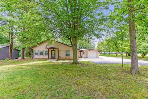 610 Military Rd, Zanesville, OH 43701