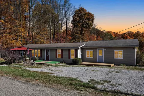 9176 Baker Rd NE, Saint Louisville, OH 43071
