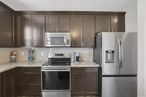 Kitchen - 175 Poe Ave, Lithopolis, OH 43136 photo 4 of 5