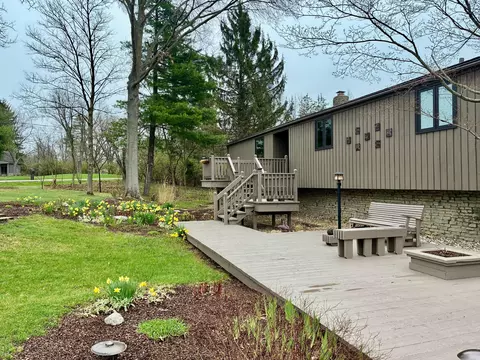 5095 Lakeview Dr, Powell, OH 43065