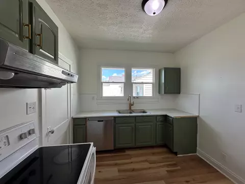 Kitchen - 525 Oak St, Marion, OH 43302 photo 3 of 3