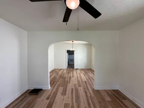 Living - 525 Oak St, Marion, OH 43302 photo 1 of 2