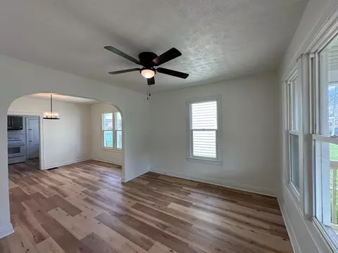 Living - 525 Oak St, Marion, OH 43302 photo 2 of 2