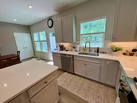 Kitchen - 252 Via Corso, Delaware, OH 43015 photo 2 of 3