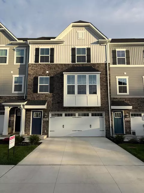 252 Via Corso, Delaware, OH 43015