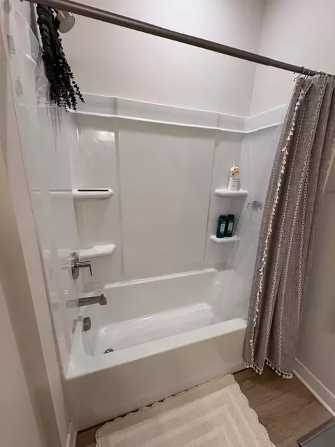 Bath - 252 Via Corso, Delaware, OH 43015 photo 5 of 7