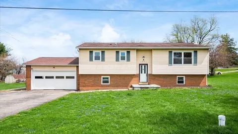 2090 Crumley Rd SW, Lancaster, OH 43130