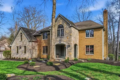 595 Woods Hollow Ln, Powell, OH 43065