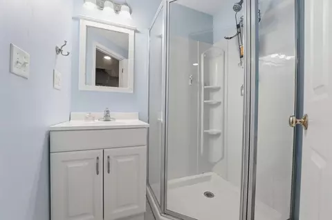 Bath - 6895 Kellogg Dr, Powell, OH 43065 photo 2 of 9