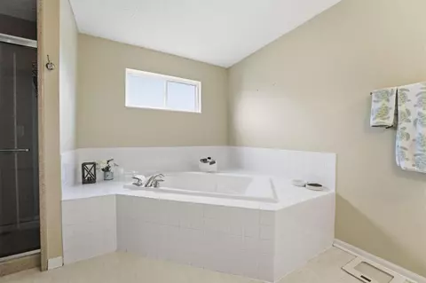 Bath - 6895 Kellogg Dr, Powell, OH 43065 photo 6 of 9