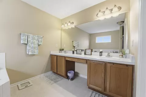 Bath - 6895 Kellogg Dr, Powell, OH 43065 photo 5 of 9