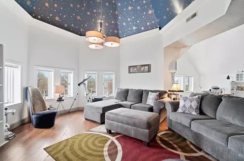 Living - 875 E Broad St, Columbus, OH 43205 photo 15 of 17