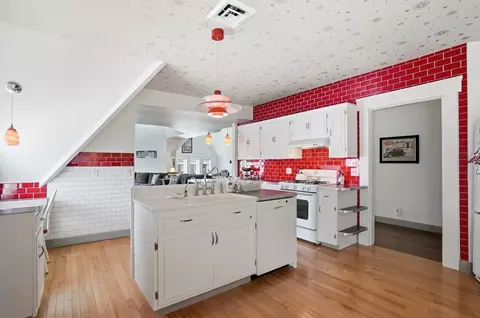 Kitchen - 875 E Broad St, Columbus, OH 43205 photo 19 of 28
