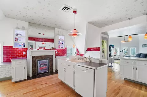 Kitchen - 875 E Broad St, Columbus, OH 43205 photo 21 of 28