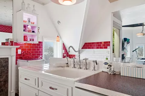 Kitchen - 875 E Broad St, Columbus, OH 43205 photo 22 of 28