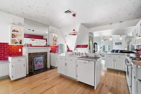 Kitchen - 875 E Broad St, Columbus, OH 43205 photo 26 of 28