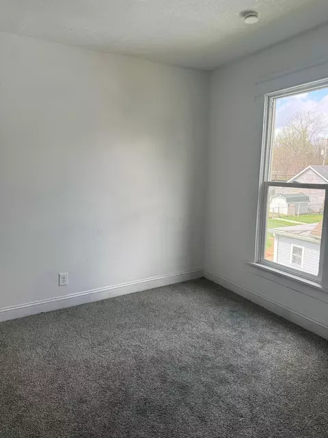Bedroom - 413 Maple Ave, Newark, OH 43055 photo 2 of 6
