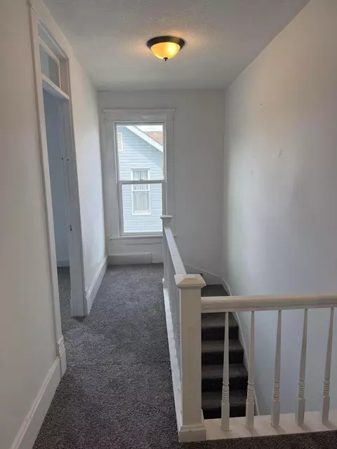 Entry Way - 413 Maple Ave, Newark, OH 43055 photo 4 of 5
