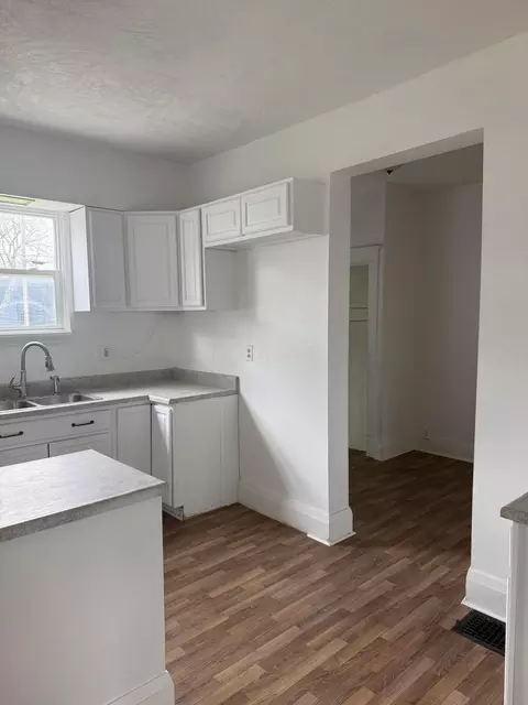Entry Way - 413 Maple Ave, Newark, OH 43055 photo 1 of 5
