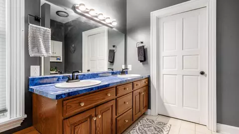 Bath - 2531 Nicholas, Dresden, OH 43821 photo 2 of 4