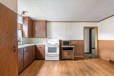 Kitchen - 457 Half Ave, Circleville, OH 43113 photo 2 of 2