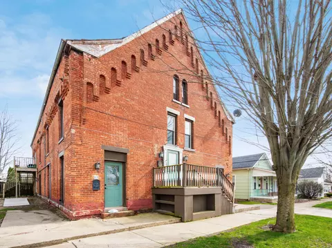 84 W 2nd St, London, OH 43140