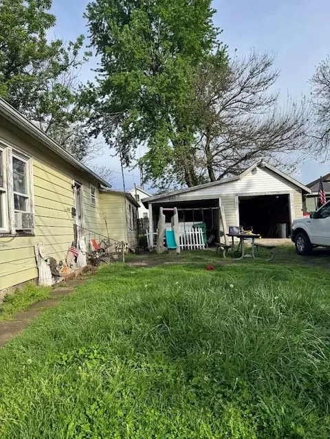 1037 Middle St, Springfield, OH 45503