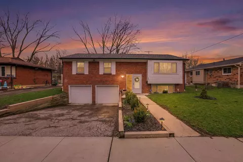 5667 Roche Dr, Columbus, OH 43229