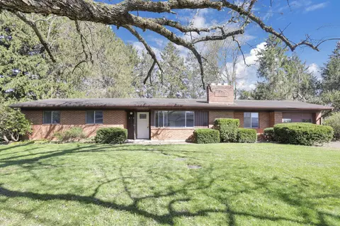 912 Welsh View Dr, Newark, OH 43055