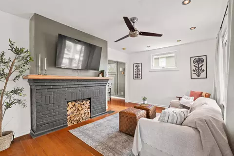 Living - 532 E Moler St, Columbus, OH 43207 photo 2 of 3